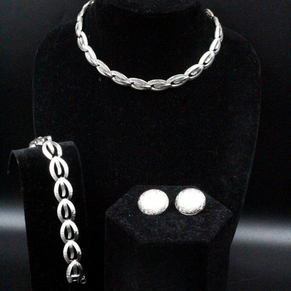 Monet Signed Designer High End Silver Tone Textured Brushed Necklace Set - Picture 1 of 10